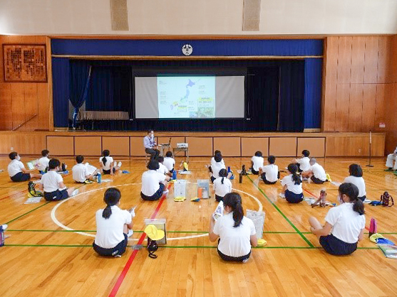 地理院の講師の「測量の役割」の講演を受ける